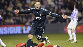 九游官方网站-穆古鲁扎爆冷击败巴塞罗那，连败终结引爆全场！